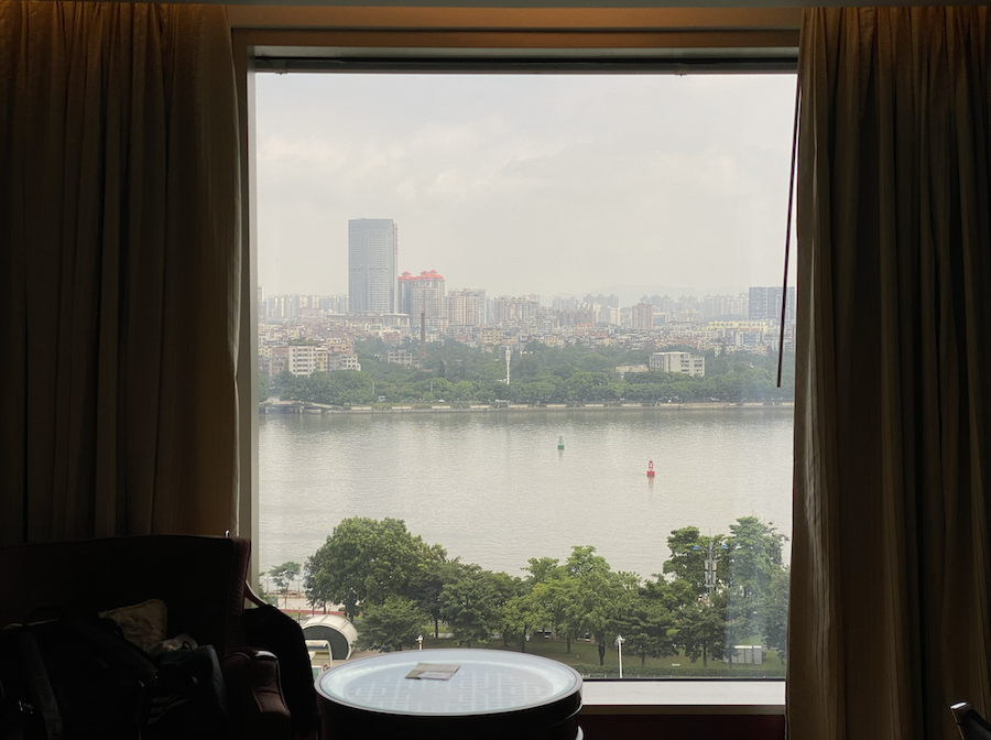 写到此处时，酒店房间窗外珠江景